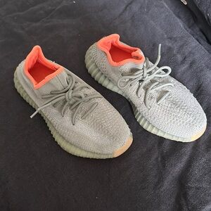 yeezy boots.( 7,5 us size man’s ) (10 woman’s)